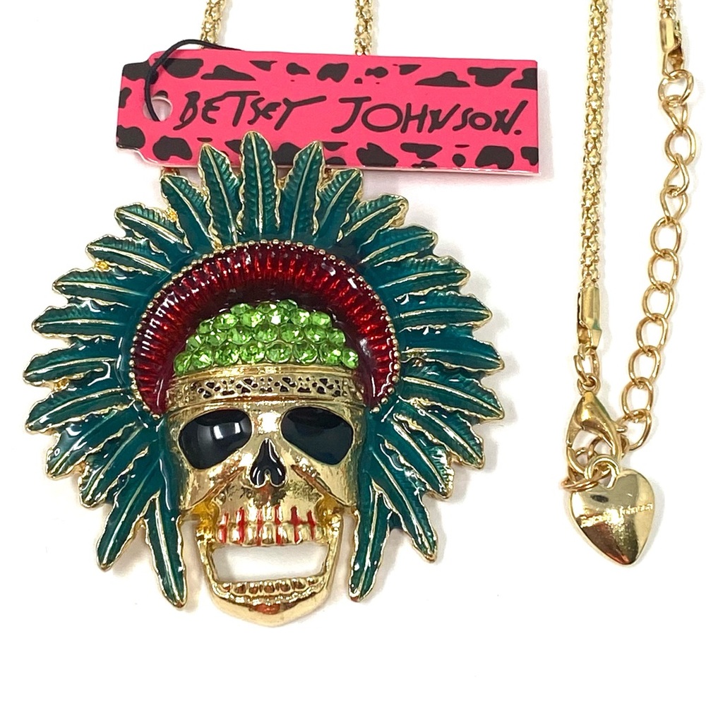 - Betsey Johnson Apache Skull Pendant Necklace. - Picture 7 of 9